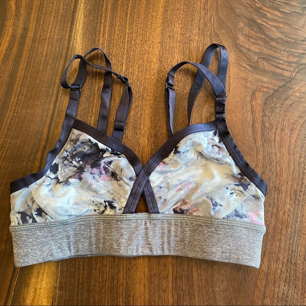 Lululemon sports bra